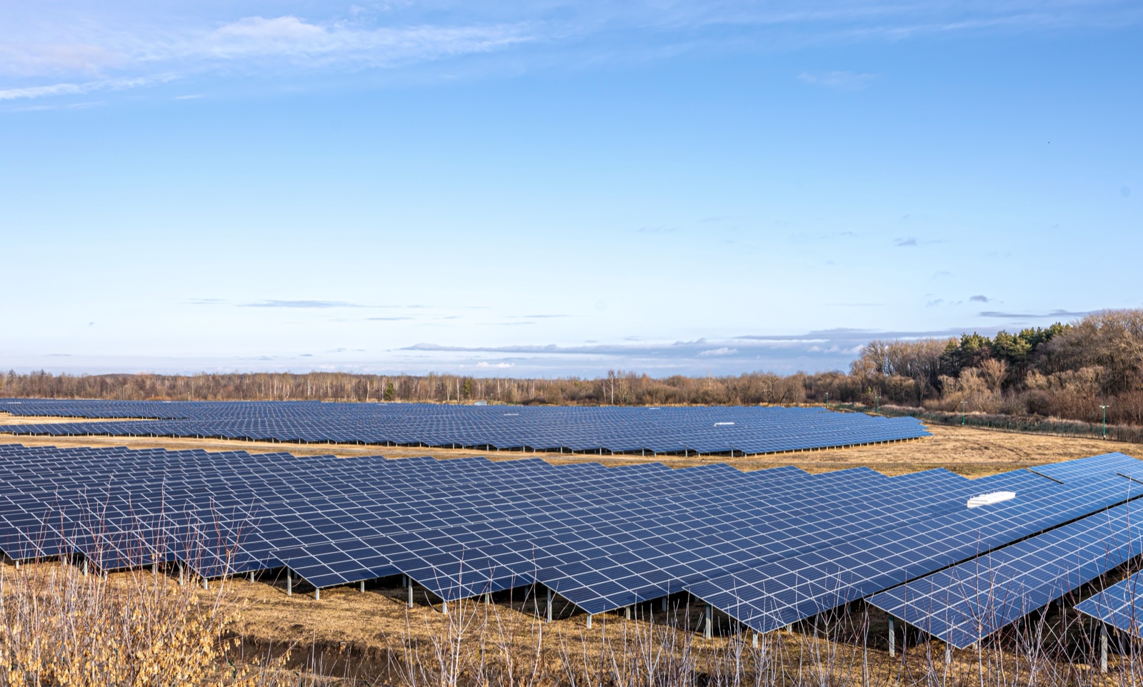 Ground-mounted solar arrays on steel mounting structures